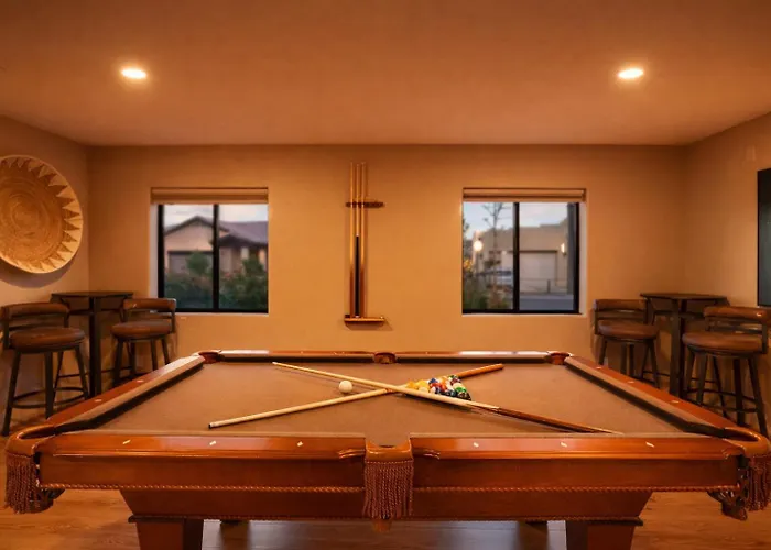 Red Rock Views - Heated Pool, Spa, Firepit, & Billiards - Luxe 6br Retreat Vakantiehuis *