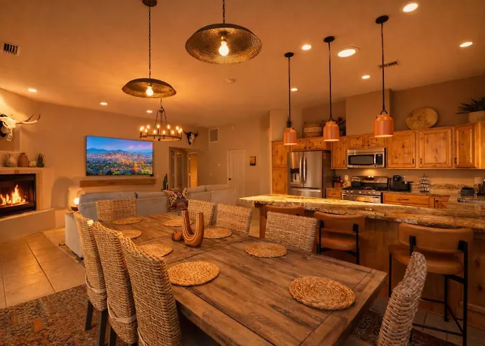 Red Rock Views - Heated Pool, Spa, Firepit, & Billiards - Luxe 6br Retreat Vakantiehuis *