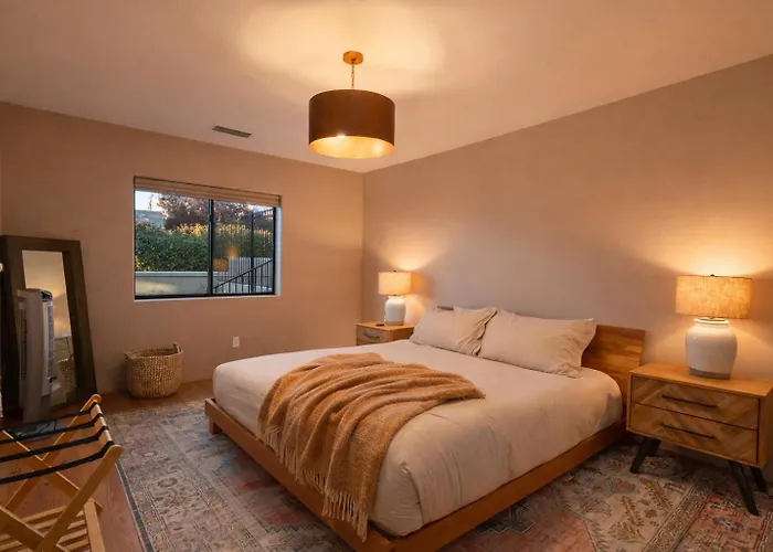 Red Rock Views - Heated Pool, Spa, Firepit, & Billiards - Luxe 6br Retreat