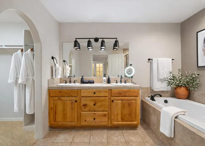 Vakantiehuis Red Rock Views - Heated Pool, Spa, Firepit, & Billiards - Luxe 6br Retreat Sedona