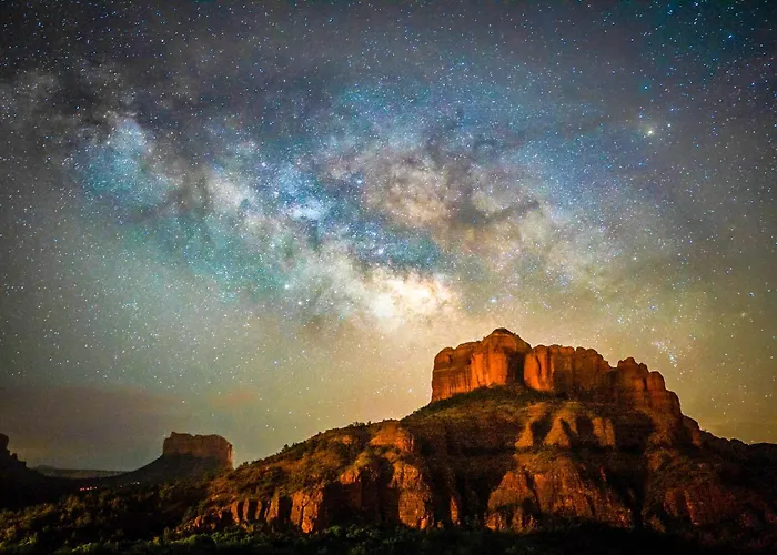 Red Rock Views - Heated Pool, Spa, Firepit, & Billiards - Luxe 6br Retreat Ferienhaus *